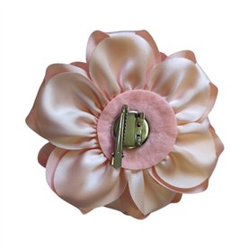 Przypinka broszka kwiat satynowy łososiowy fi 18cm